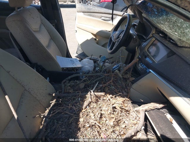 2017 CADILLAC XT5 1GYKNARS8HZ231928 Photo 4