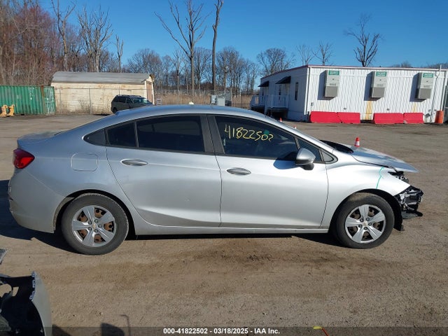 1G1BC5SMXJ7191599 Chevrolet Cruze Ls Auto