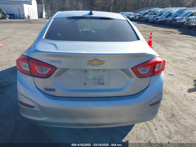 1G1BC5SMXJ7191599 Chevrolet Cruze Ls Auto
