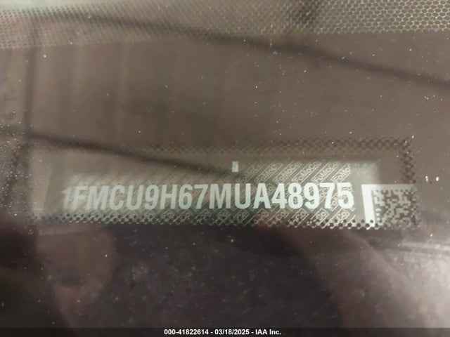 1FMCU9H67MUA48975 Ford ESCAPE SEL