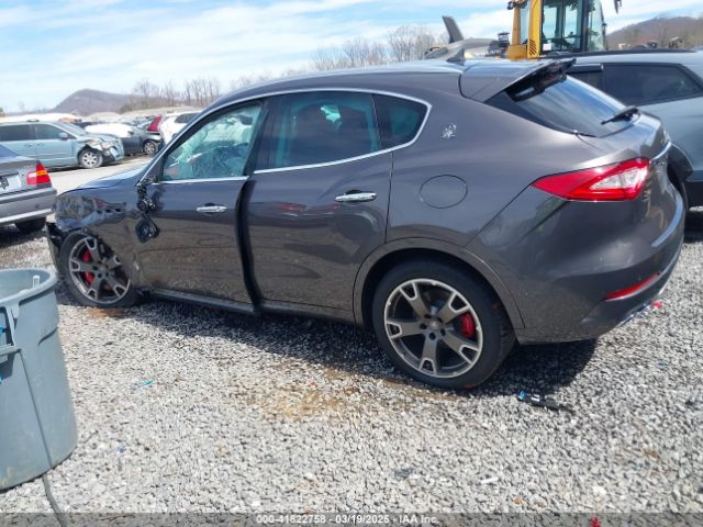 2017 MASERATI LEVANTE ZN661YUS3HX234913 Photo 2