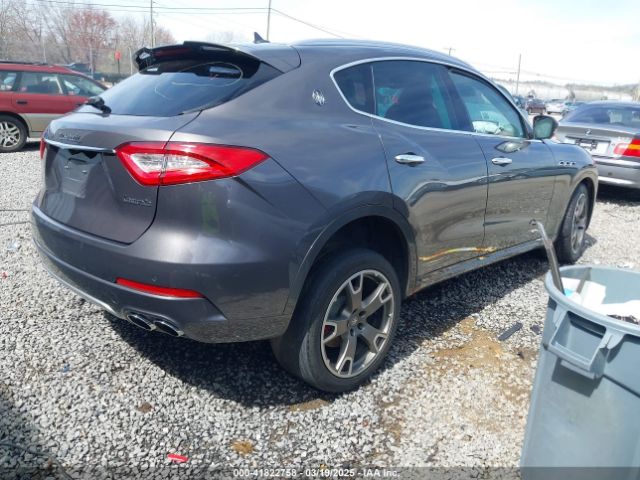 2017 MASERATI LEVANTE ZN661YUS3HX234913 Photo 3