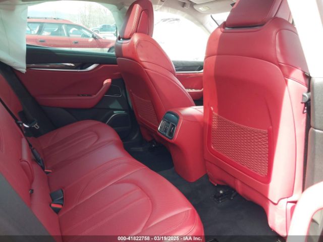 2017 MASERATI LEVANTE ZN661YUS3HX234913 Photo 7