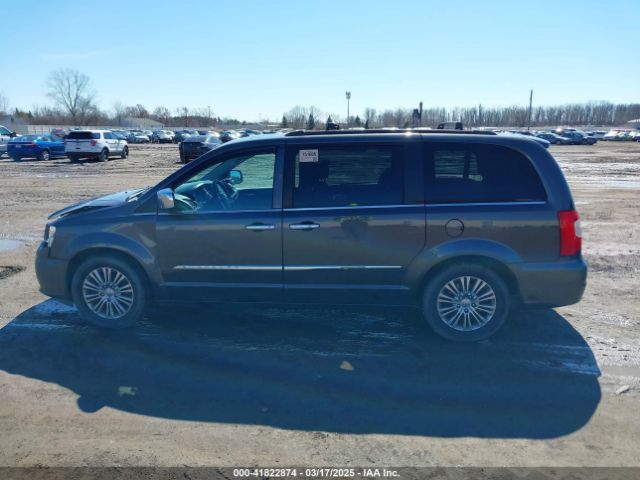 2C4RC1CG8GR200864 Chrysler Town & Country Touring-l Anniversary Edition