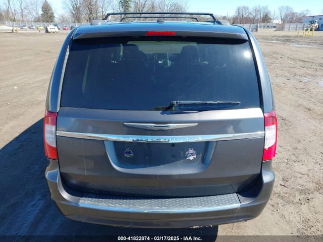 2C4RC1CG8GR200864 Chrysler Town & Country Touring-l Anniversary Edition