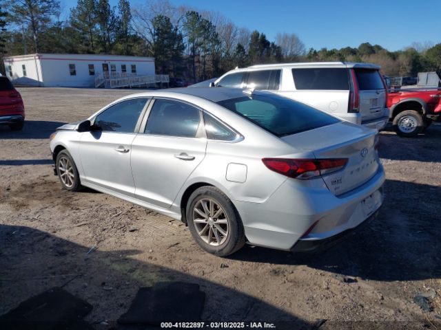2018 HYUNDAI SONATA 5NPE24AF5JH618090 Photo 2