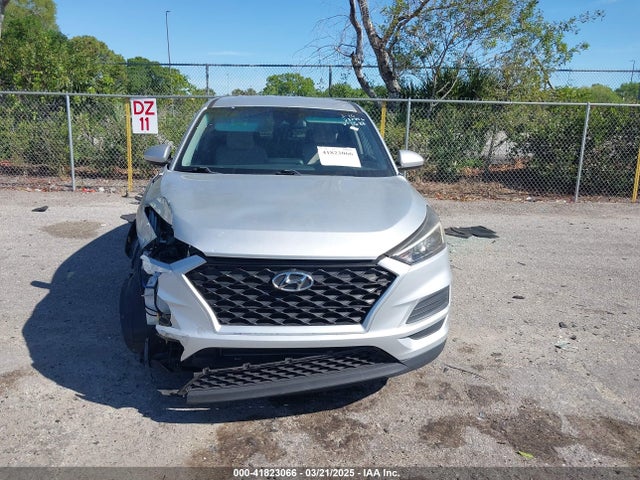 KM8J23A48KU051688 Hyundai TUCSON SE