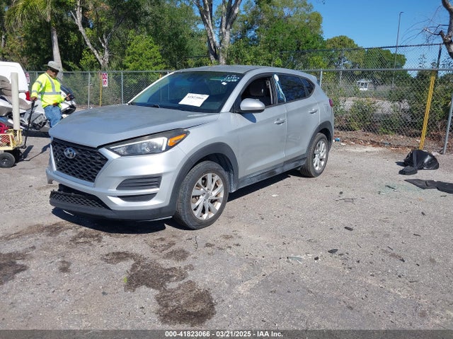 KM8J23A48KU051688 Hyundai TUCSON SE