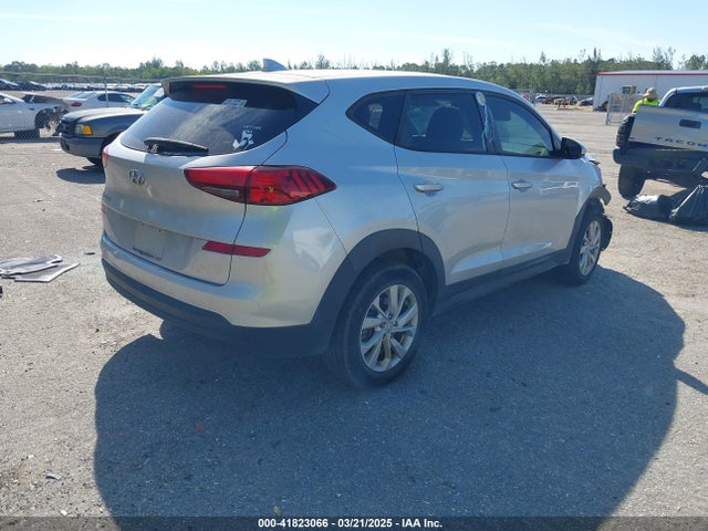 KM8J23A48KU051688 Hyundai TUCSON SE