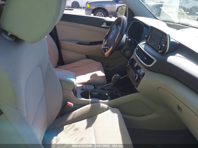KM8J23A48KU051688 Hyundai TUCSON SE