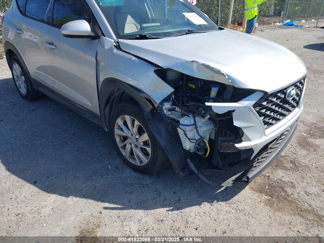 KM8J23A48KU051688 Hyundai TUCSON SE