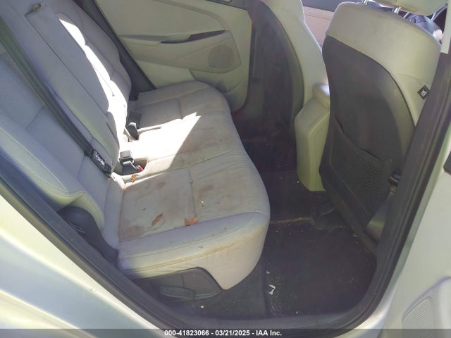 KM8J23A48KU051688 Hyundai TUCSON SE
