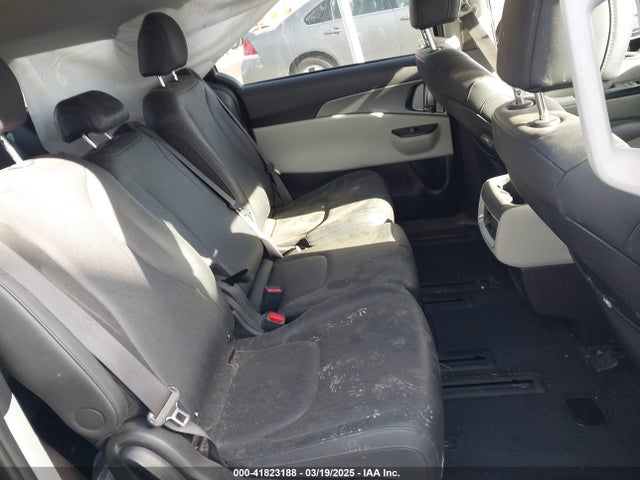 KNDNB4H30P6286638 KIA Carnival Mpv Lx Seat Package