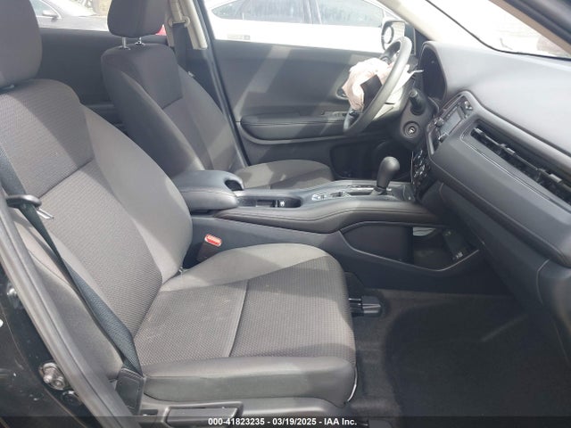 3CZRU6H31NM708527 Honda Hr-v Awd Lx
