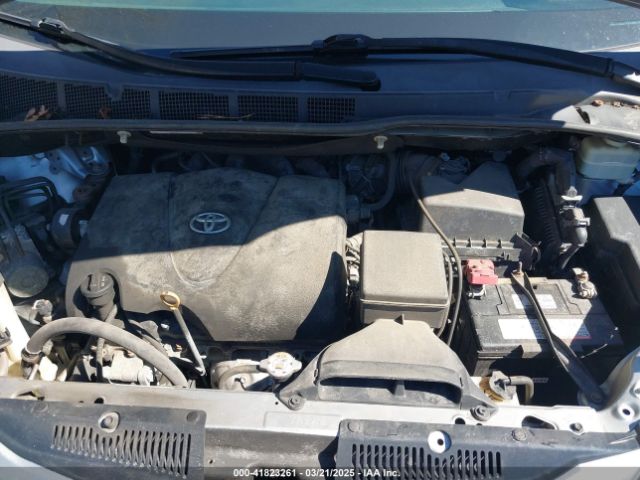 5TDKZ3DC0HS823184 Toyota Sienna Le 8 Passenger