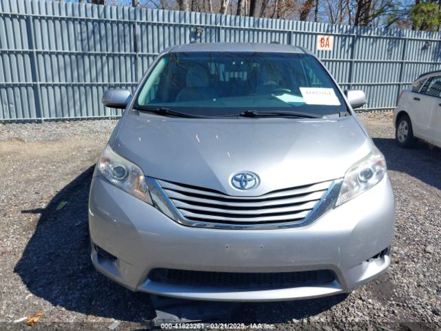 5TDKZ3DC0HS823184 Toyota Sienna Le 8 Passenger