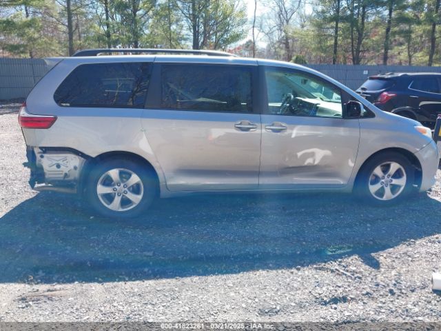5TDKZ3DC0HS823184 Toyota Sienna Le 8 Passenger