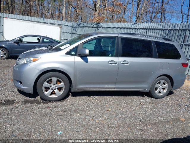 5TDKZ3DC0HS823184 Toyota Sienna Le 8 Passenger