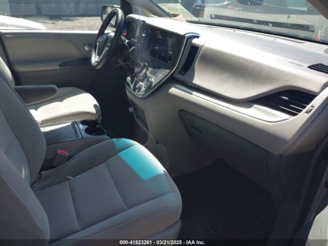5TDKZ3DC0HS823184 Toyota Sienna Le 8 Passenger