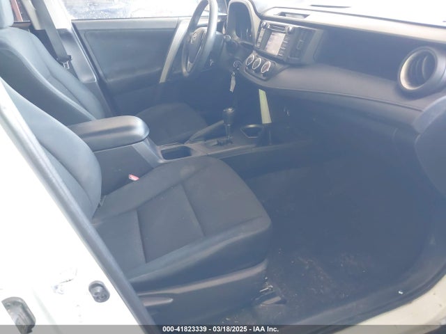 2T3ZFREV1GW236564 Toyota RAV4 LE