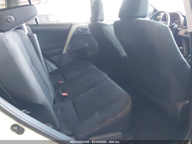 2T3ZFREV1GW236564 Toyota RAV4 LE