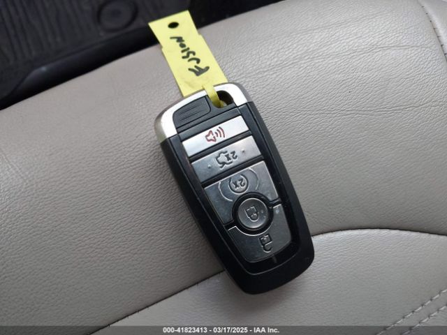 3FA6P0T98HR261507 Ford FUSION SE