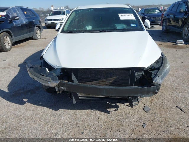 5NPD84LF0JH368412 Hyundai ELANTRA SEL
