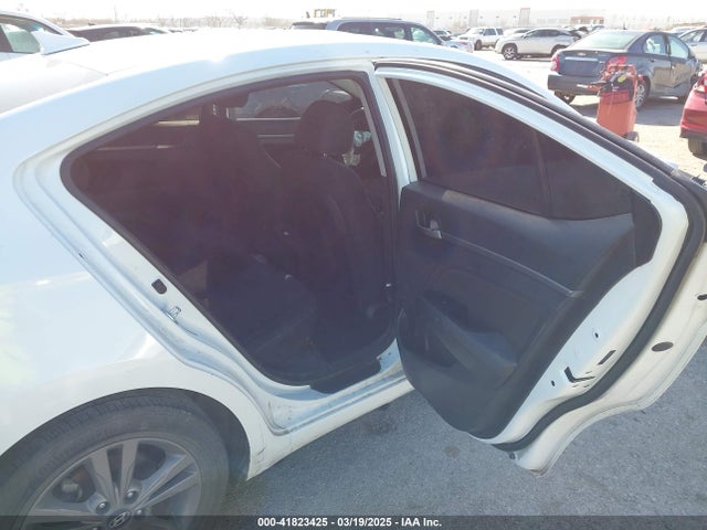 5NPD84LF0JH368412 Hyundai ELANTRA SEL