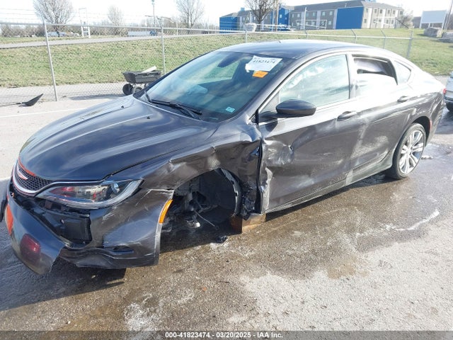 Chrysler 200 Limited 2015 1C3CCCABXFN528411 Image 2