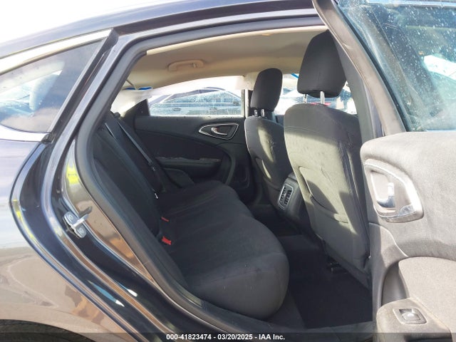 Chrysler 200 Limited 2015 1C3CCCABXFN528411 Image 8