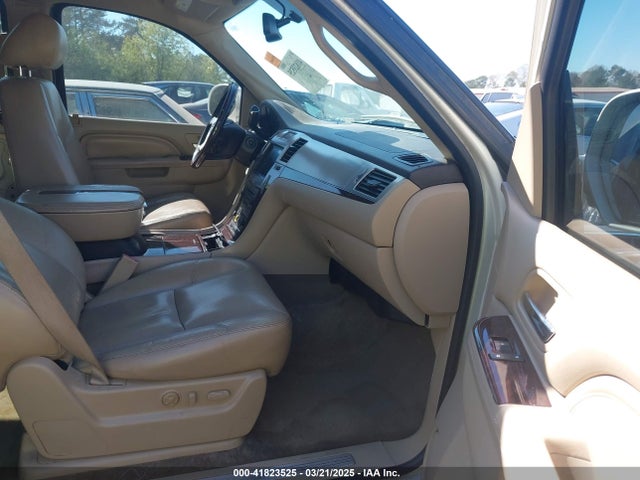 2011 CADILLAC ESCALADE 1GYS3AEF1BR148900 Photo 4