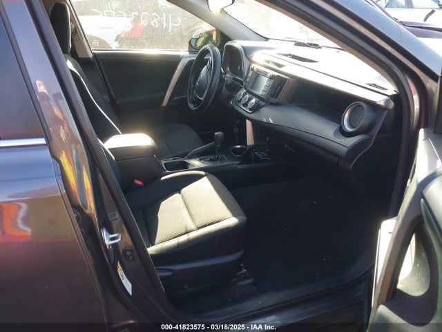 JTMBFREV1GJ085659 Toyota RAV4 LE