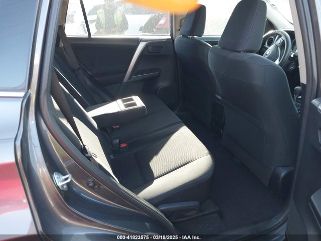 JTMBFREV1GJ085659 Toyota RAV4 LE