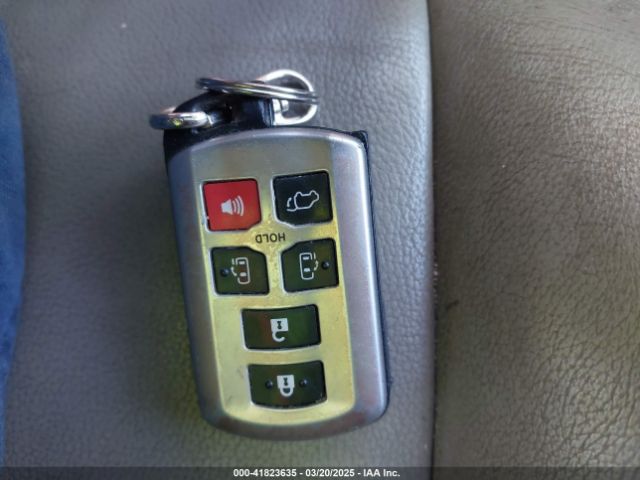 5TDYK3DC1FS577192 Toyota Sienna Xle 8 Passenger