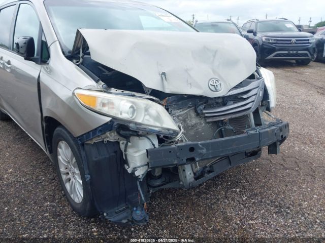 5TDYK3DC1FS577192 Toyota Sienna Xle 8 Passenger