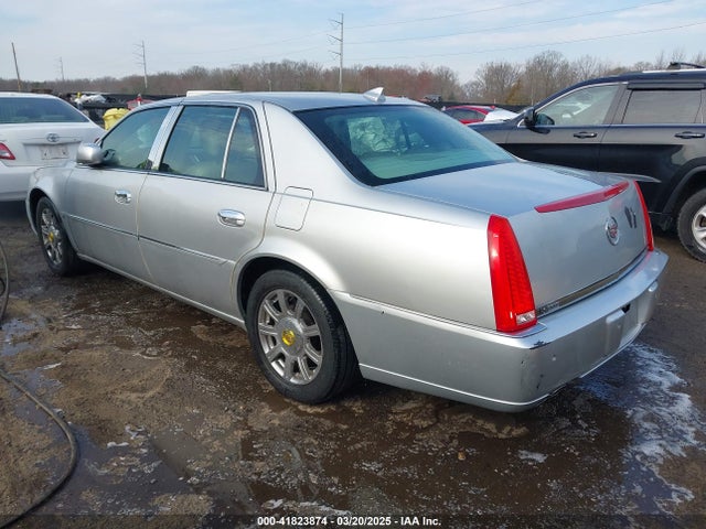 2010 CADILLAC DTS 1G6KA5EY5AU112839 Photo 2