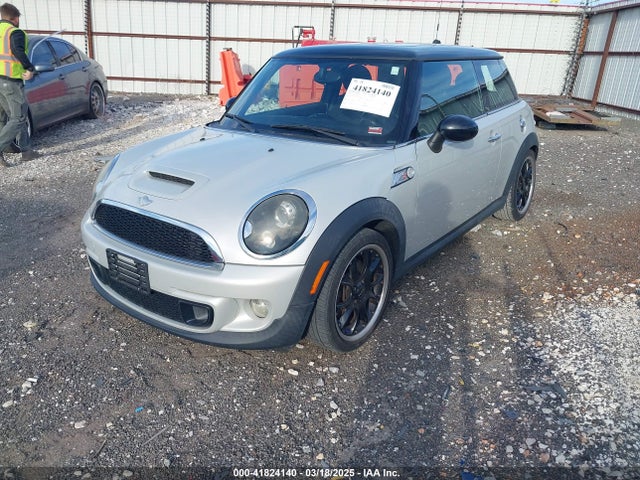 2011 MINI COOPER S WMWSV3C54BTY21460 Photo 1