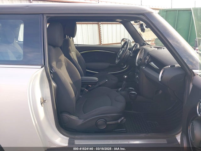 2011 MINI COOPER S WMWSV3C54BTY21460 Photo 4
