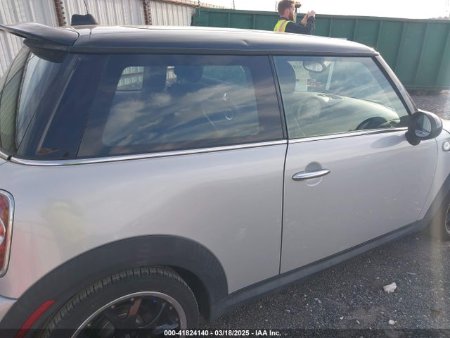 2011 MINI COOPER S WMWSV3C54BTY21460 Photo 5