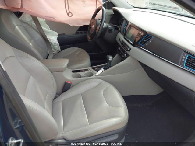 KNDCE3LC6J5174472 KIA Niro Touring