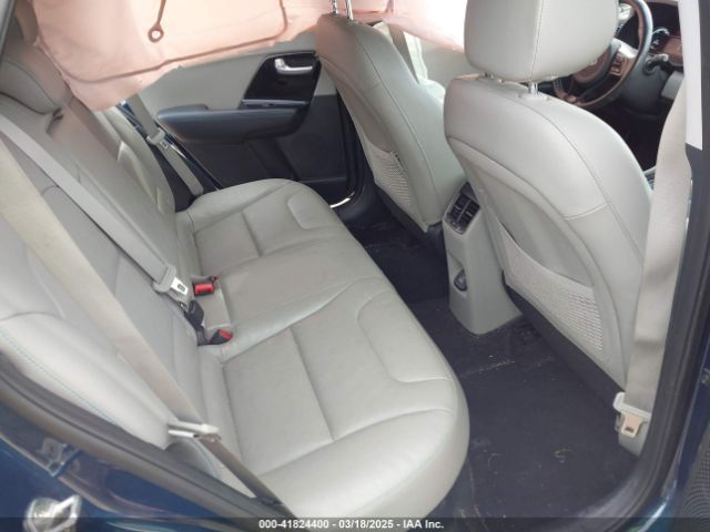 KNDCE3LC6J5174472 KIA Niro Touring