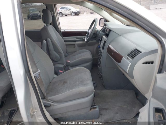 2010 CHRYSLER TOWN & COUNTRY 2A4RR5D18AR466614 Photo 4