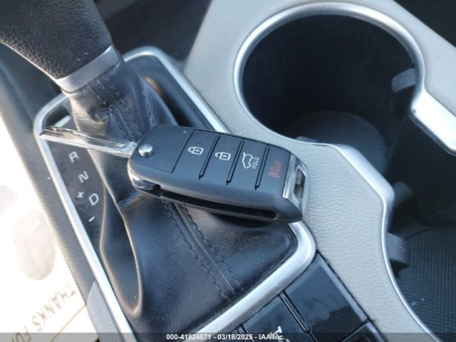 KNDPMCAC0K7575318 KIA Sportage Lx