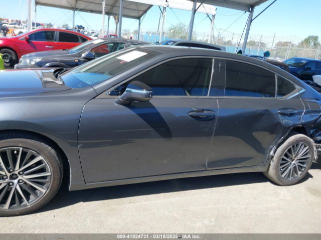 58ADA1C17RU044211 Lexus ES 300H