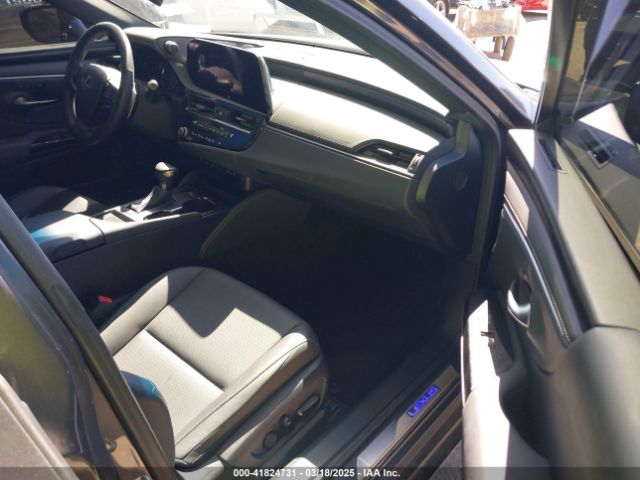 58ADA1C17RU044211 Lexus ES 300H