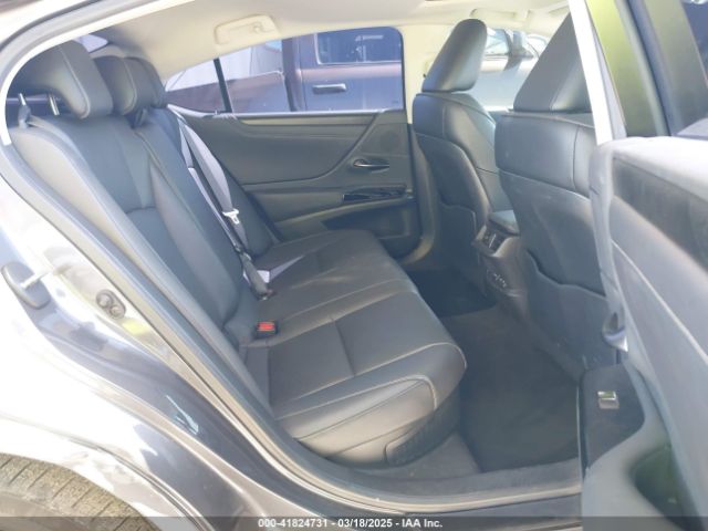 58ADA1C17RU044211 Lexus ES 300H