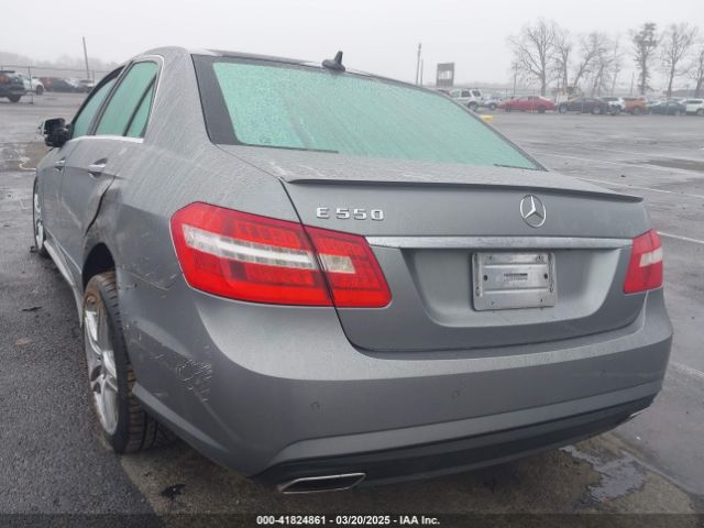 2011 MERCEDES-BENZ E 550 WDDHF7CBXBA286238 Photo 2