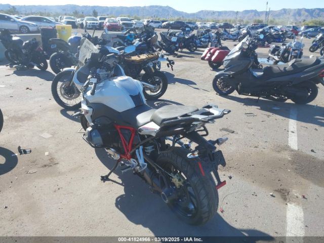2022 BMW R 1250 WB10J830XN6F47854 Photo 2