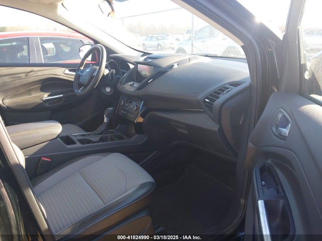 1FMCU9GD5JUA16120 Ford ESCAPE SE