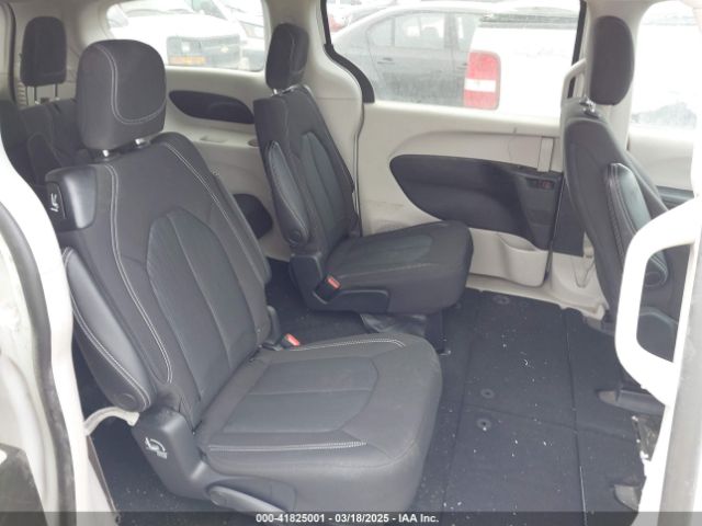2C4RC1CG4NR103397 Chrysler Voyager Lx